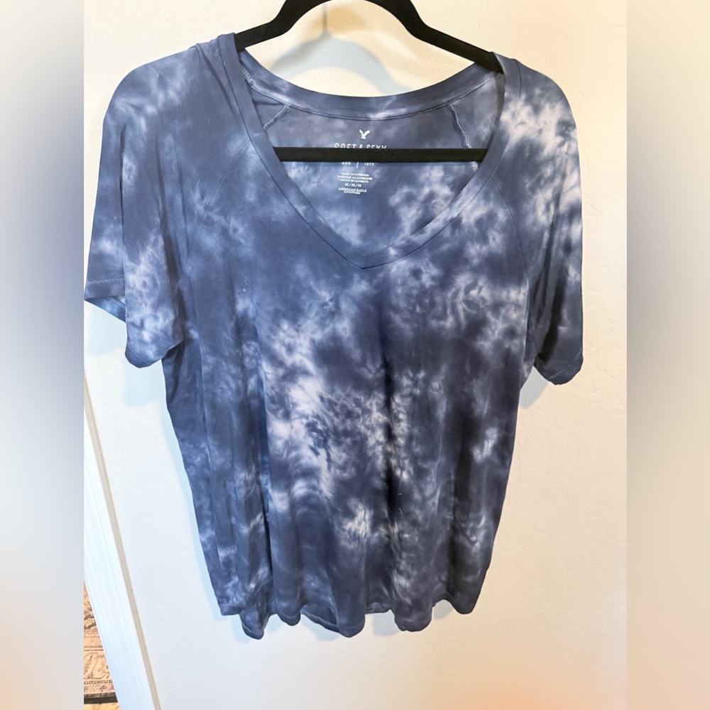 American Eagle Outfitters Blue Tie-Dye V-Neck Tee